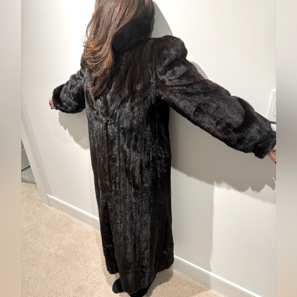 Davellin designer full length Mink coat. Gorgeous & in great condition. Size 6-8